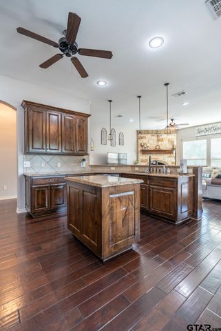 9246 Stonebank Xing, Tyler, TX 75703