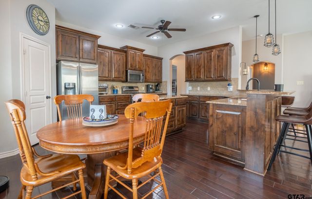 9246 Stonebank Xing, Tyler, TX 75703