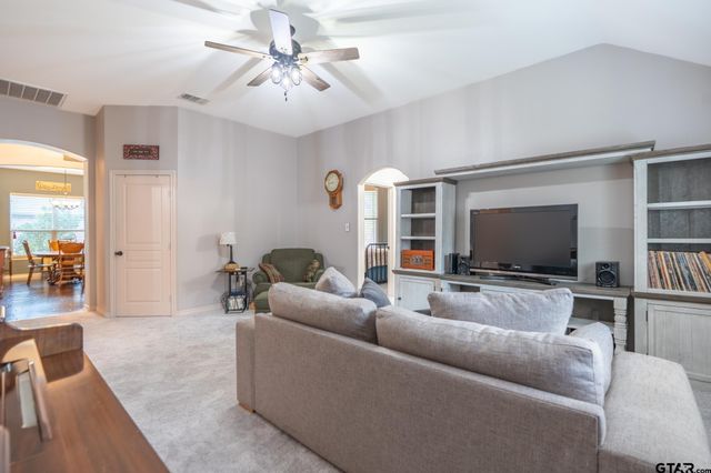 9246 Stonebank Xing, Tyler, TX 75703