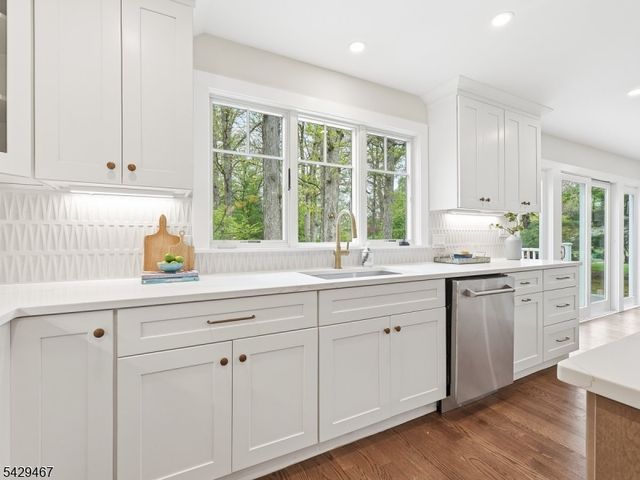 29 Heron Rd, Livingston Twp., NJ 07039