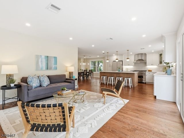 29 Heron Rd, Livingston Twp., NJ 07039