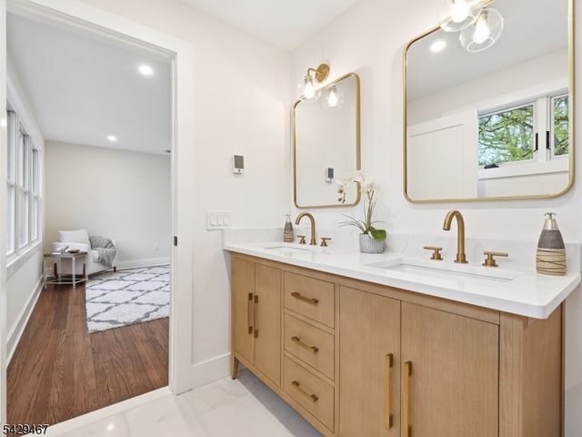 29 Heron Rd, Livingston Twp., NJ 07039