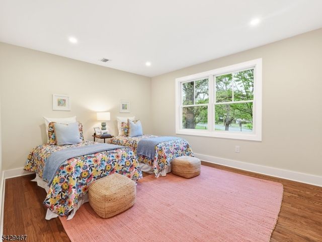 29 Heron Rd, Livingston Twp., NJ 07039