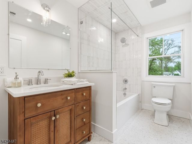 29 Heron Rd, Livingston Twp., NJ 07039