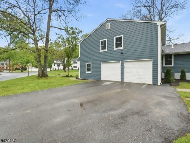 29 Heron Rd, Livingston Twp., NJ 07039