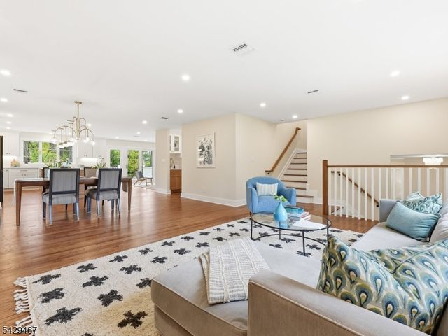 29 Heron Rd, Livingston Twp., NJ 07039