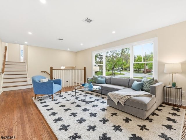 29 Heron Rd, Livingston Twp., NJ 07039