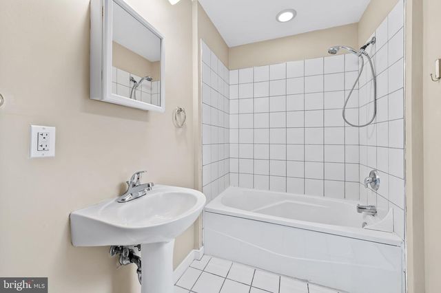 19 N EAST AVE, Baltimore, MD 21224
