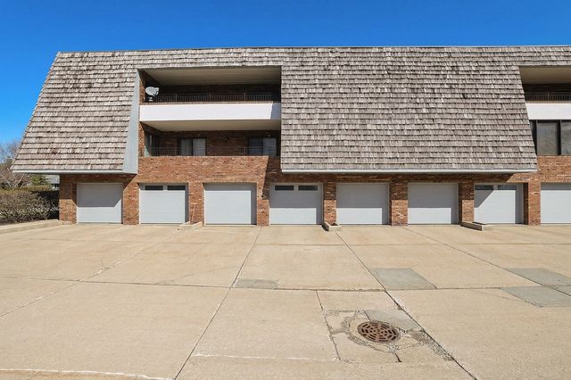 200 Red Top Drive 302, Libertyville, IL 60048