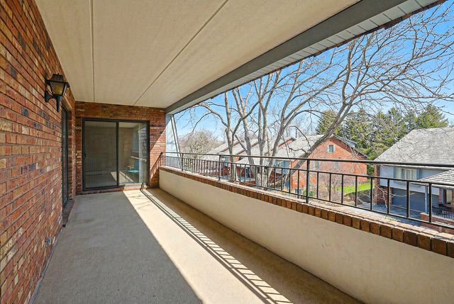 200 Red Top Drive 302, Libertyville, IL 60048