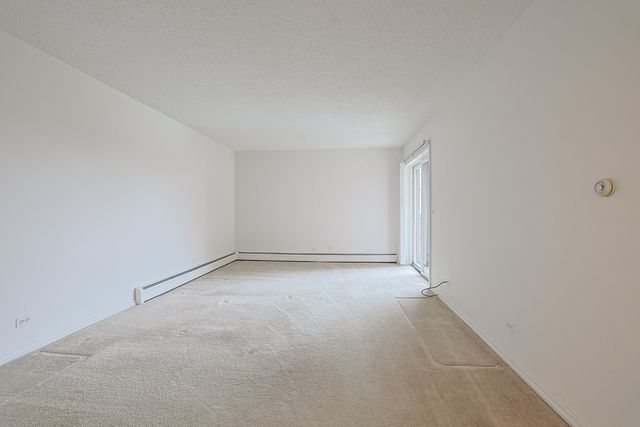 200 Red Top Drive 302, Libertyville, IL 60048