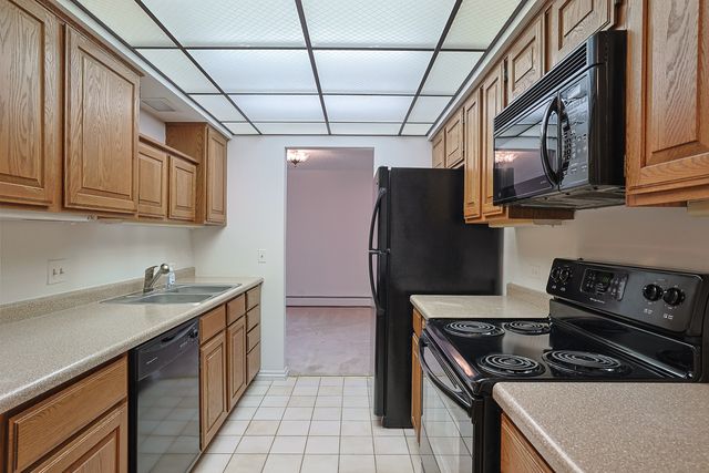 200 Red Top Drive 302, Libertyville, IL 60048