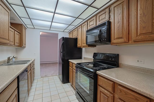 200 Red Top Drive 302, Libertyville, IL 60048