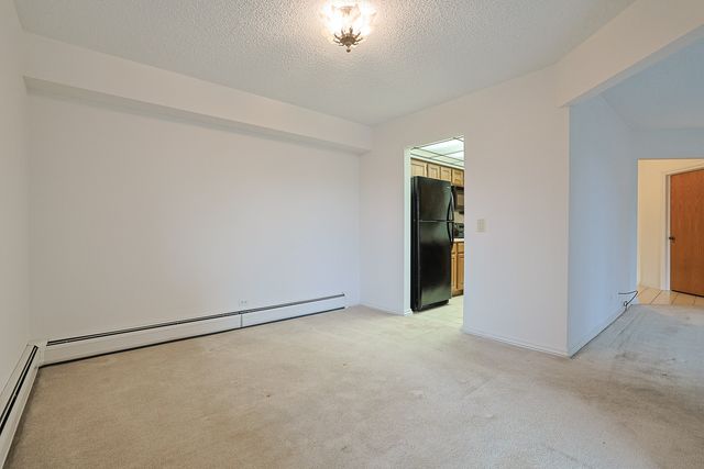 200 Red Top Drive 302, Libertyville, IL 60048