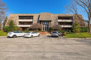 200 Red Top Drive 302, Libertyville, IL 60048