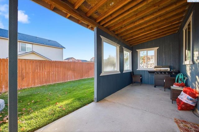 9409 W 8th Place, Kennewick, WA 99336