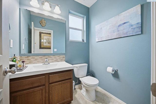 9409 W 8th Place, Kennewick, WA 99336