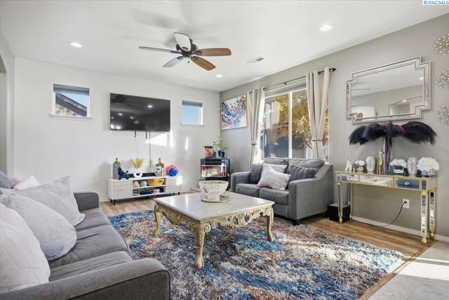 9409 W 8th Place, Kennewick, WA 99336