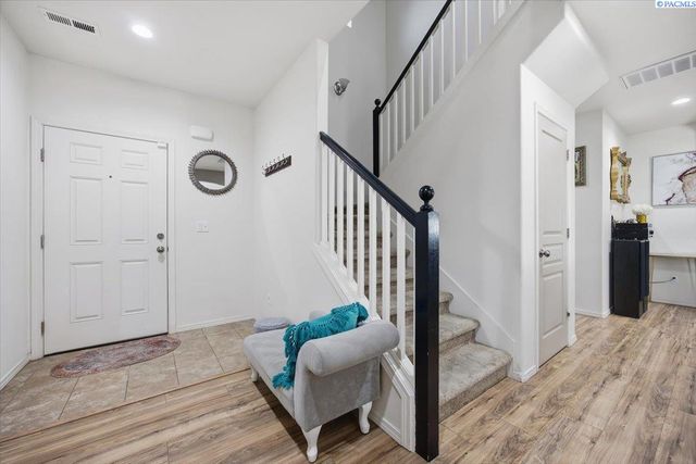 9409 W 8th Place, Kennewick, WA 99336