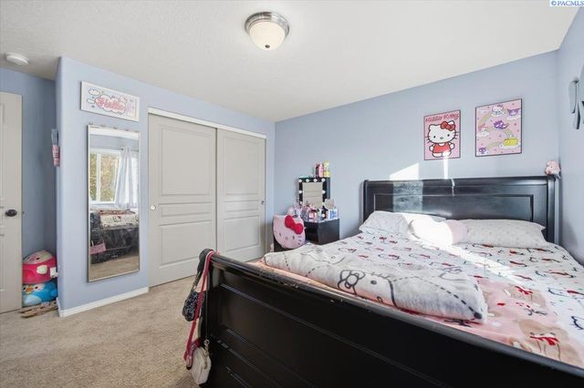 9409 W 8th Place, Kennewick, WA 99336