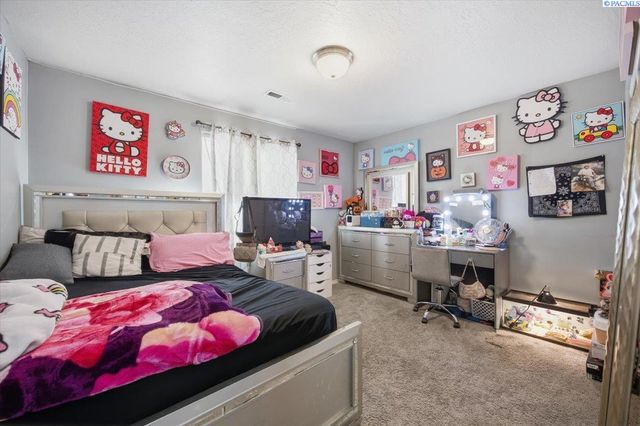 9409 W 8th Place, Kennewick, WA 99336