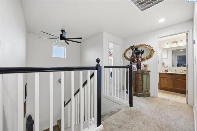 9409 W 8th Place, Kennewick, WA 99336