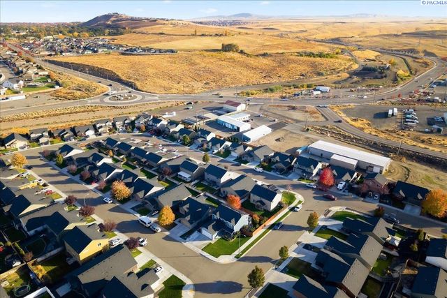 9409 W 8th Place, Kennewick, WA 99336