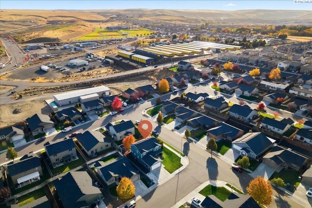 9409 W 8th Place, Kennewick, WA 99336