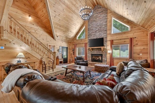 565 Catawba Circle, Ellijay, GA 30540