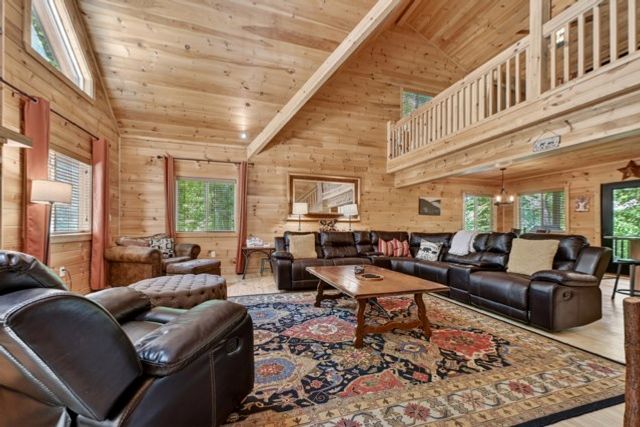 565 Catawba Circle, Ellijay, GA 30540