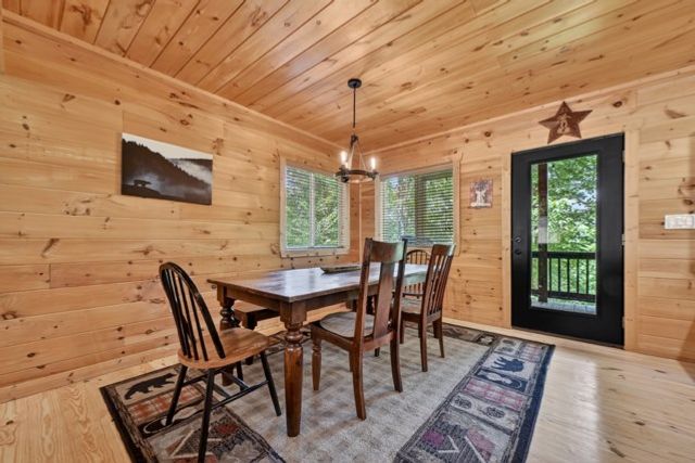 565 Catawba Circle, Ellijay, GA 30540