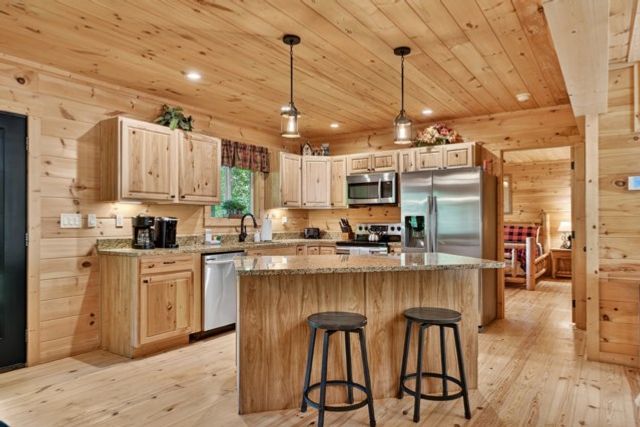 565 Catawba Circle, Ellijay, GA 30540