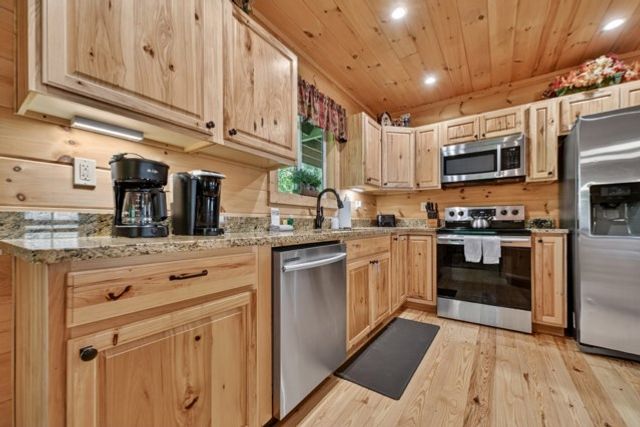 565 Catawba Circle, Ellijay, GA 30540