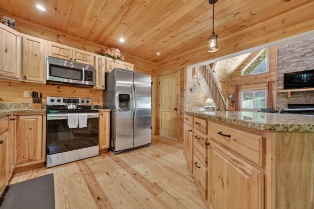 565 Catawba Circle, Ellijay, GA 30540