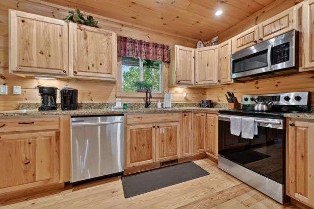 565 Catawba Circle, Ellijay, GA 30540