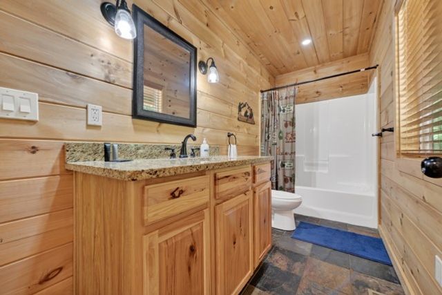 565 Catawba Circle, Ellijay, GA 30540