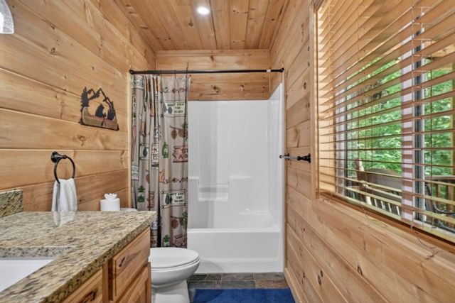 565 Catawba Circle, Ellijay, GA 30540