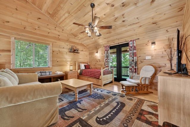 565 Catawba Circle, Ellijay, GA 30540