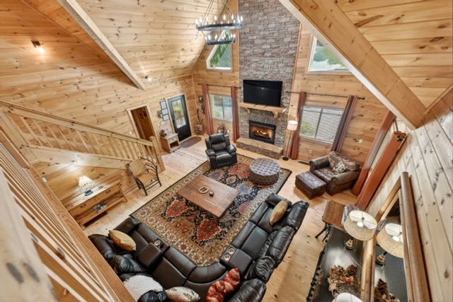 565 Catawba Circle, Ellijay, GA 30540