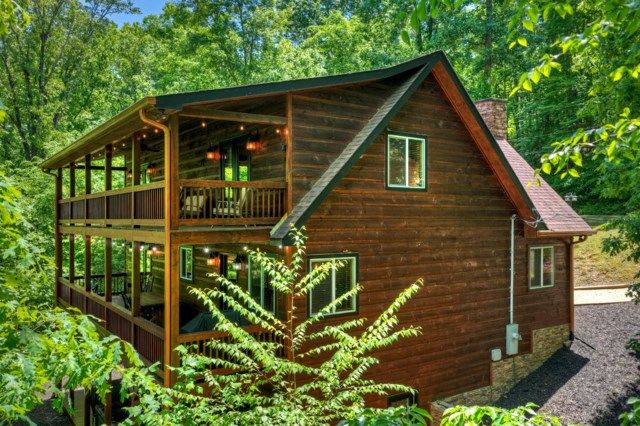 565 Catawba Circle, Ellijay, GA 30540