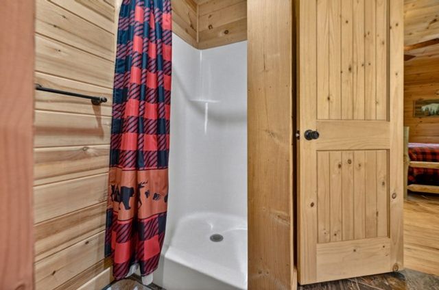 565 Catawba Circle, Ellijay, GA 30540