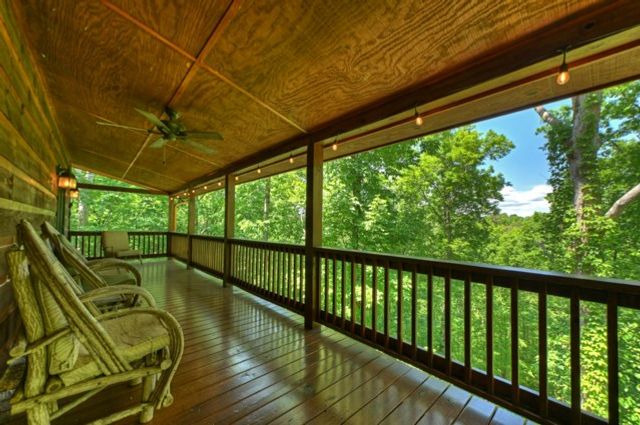 565 Catawba Circle, Ellijay, GA 30540
