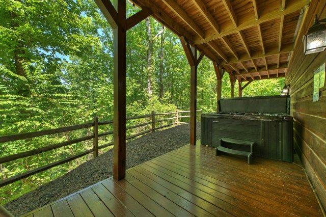 565 Catawba Circle, Ellijay, GA 30540