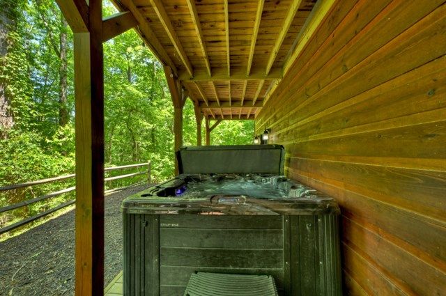 565 Catawba Circle, Ellijay, GA 30540
