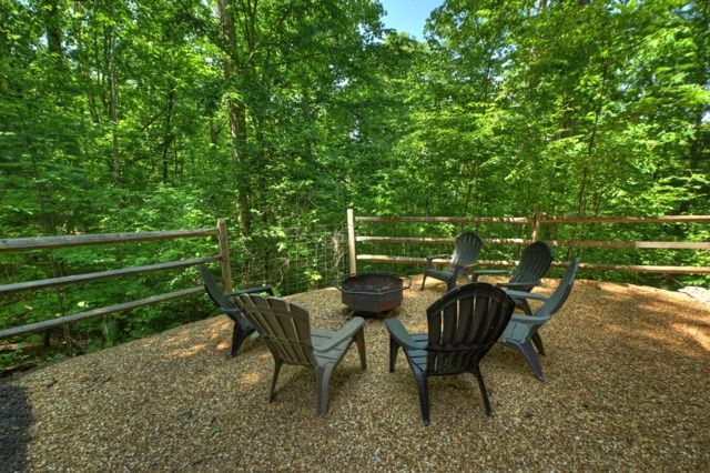565 Catawba Circle, Ellijay, GA 30540