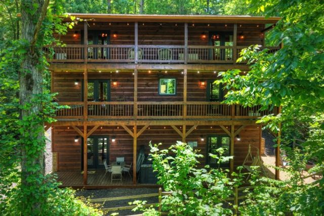 565 Catawba Circle, Ellijay, GA 30540