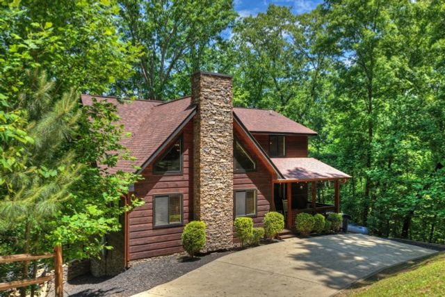 565 Catawba Circle, Ellijay, GA 30540