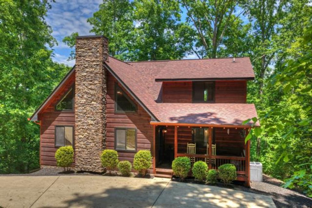 565 Catawba Circle, Ellijay, GA 30540