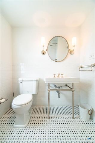 506 Lighthouse Road, New Haven, CT 06512