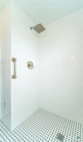 506 Lighthouse Road, New Haven, CT 06512